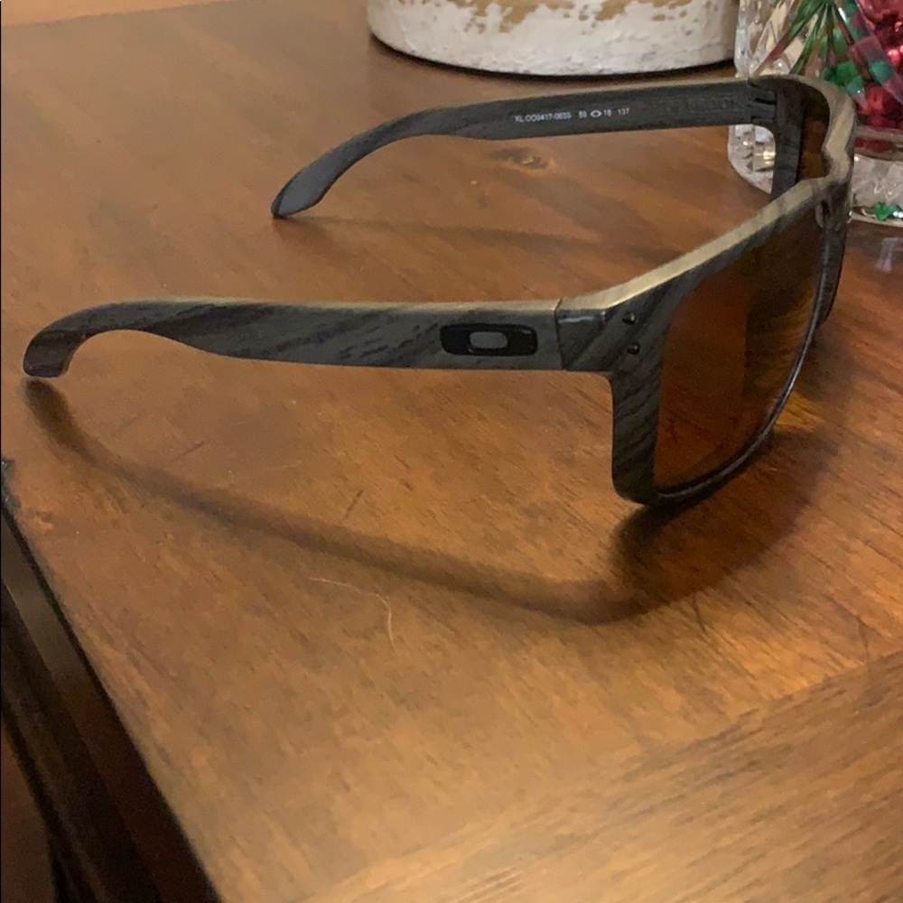 Oakley - Picture 2 of 2
